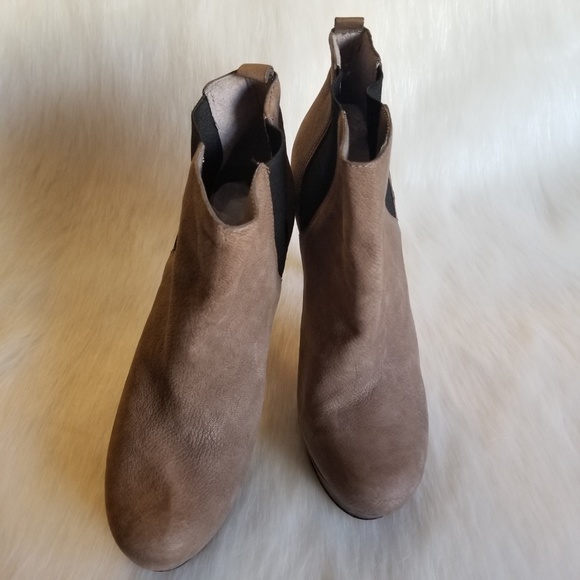 VINCE CAMUTO | BAILEY Platform Booties - Picture 2 of 6